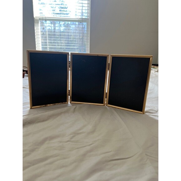 Vintage tri fold picture frame - Picture 2 of 3